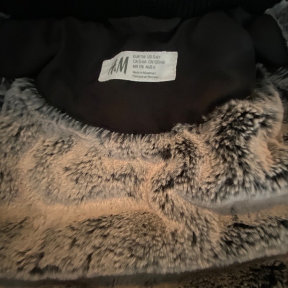 Boys H&M winter jacket- size 5-6 - Picture 2 of 2